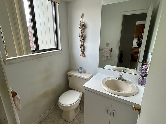 5th image of 184 Concord Court #184