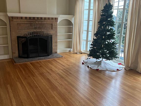 2nd image of 456 43rd Ave