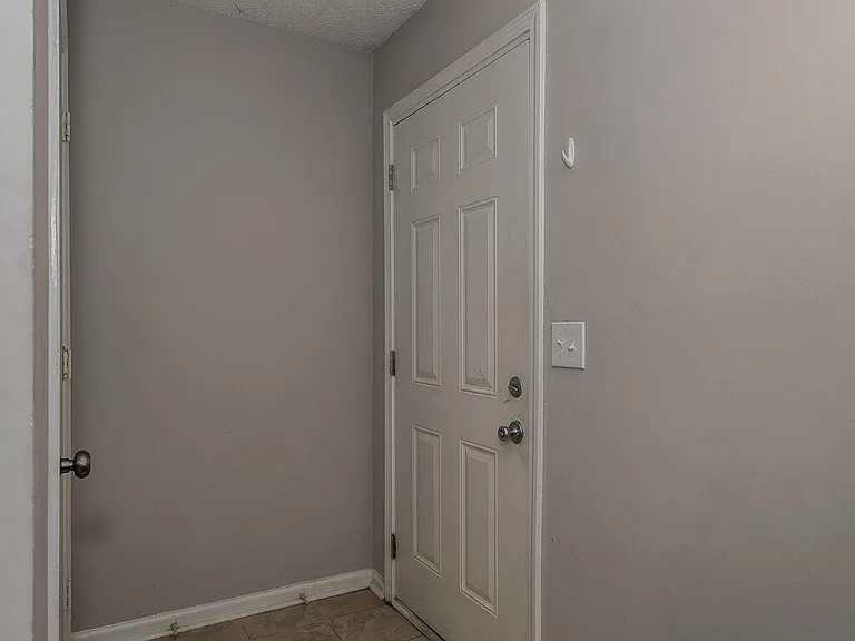 2611 Holton Ave #7 — Photo 8