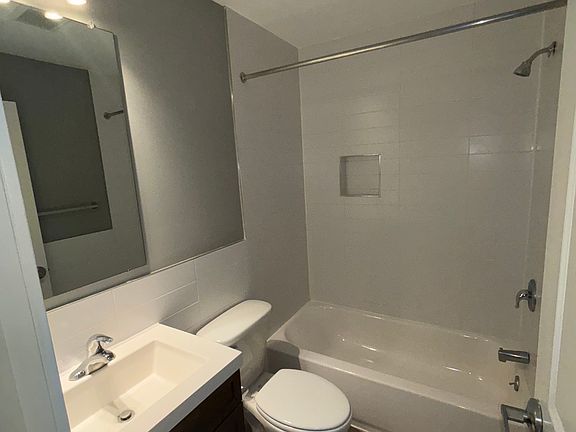 4th image of 533 N Budd St #1O