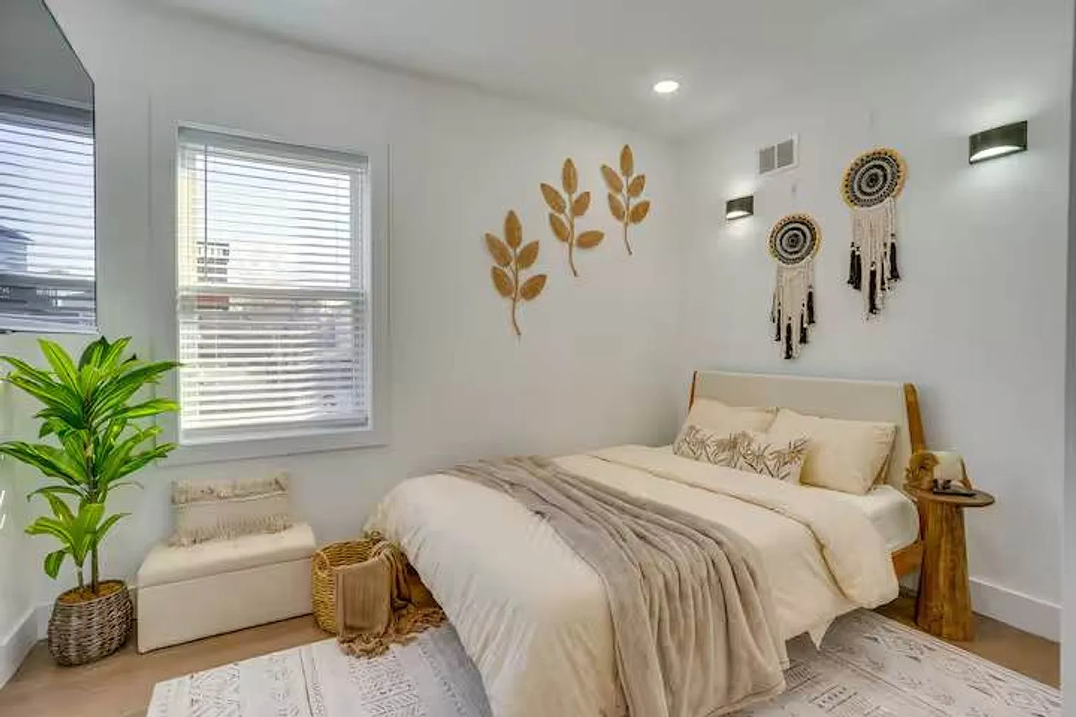 2 bed, 2.0 bath, 893 sqft, $9,911 — Photo 2