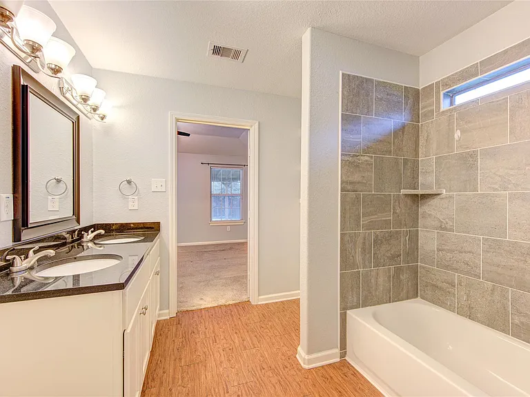 503 W Linney St — Photo 37