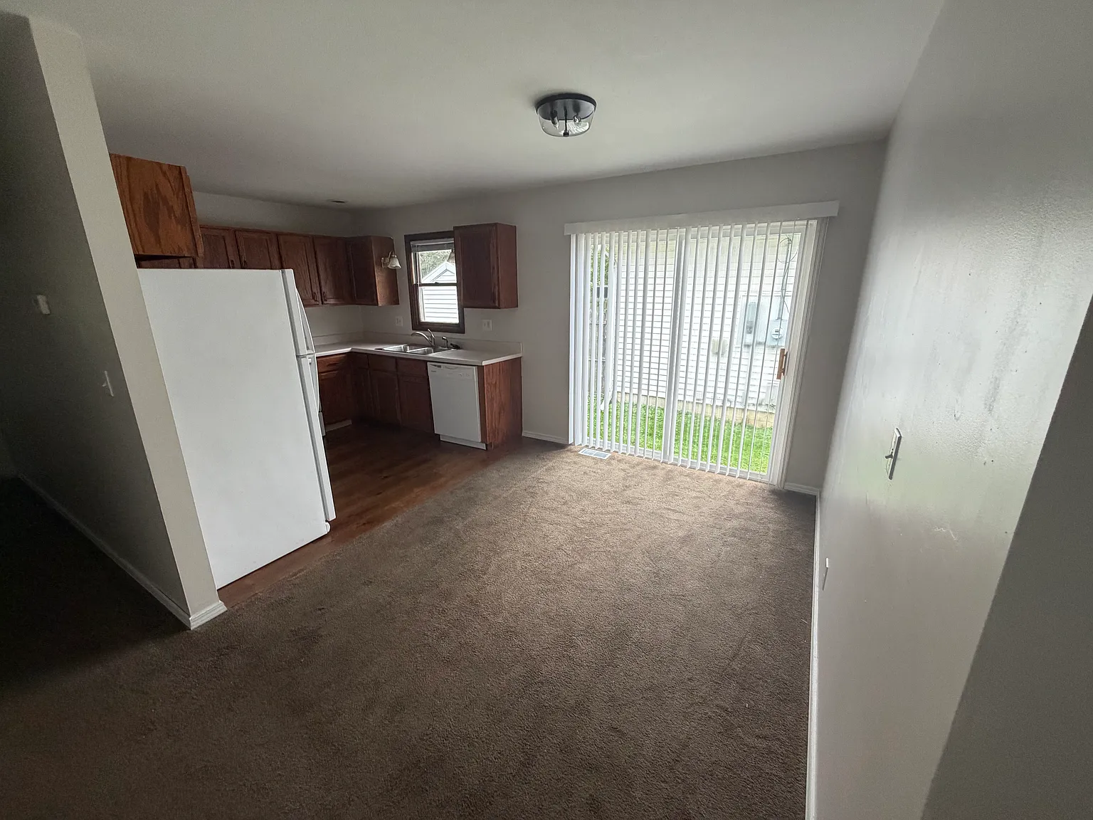 2 bed, 1000 sqft, $1,200 — Photo 4