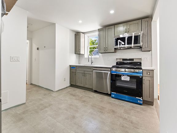3rd image of 23 Aubrey St APT 1