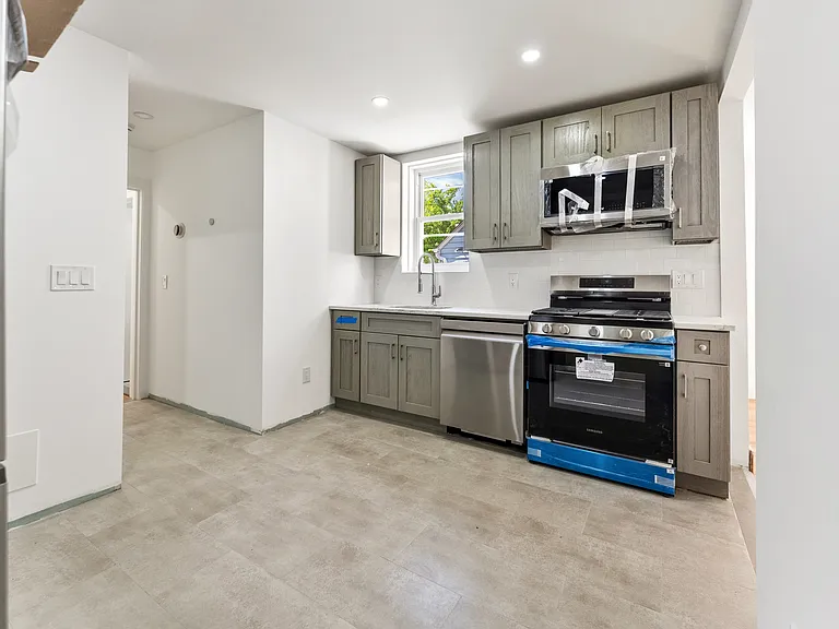 23 Aubrey St #1 — Photo 3
