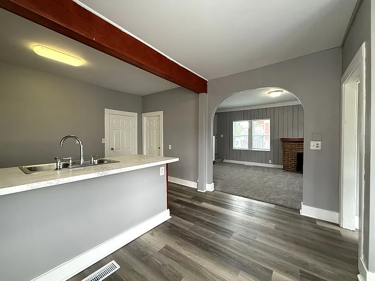 519 S 9th St — Photo 2
