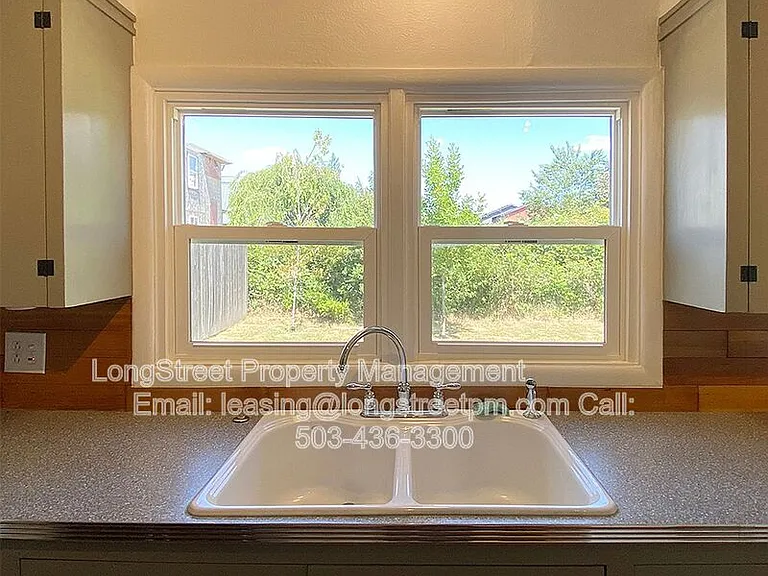 184 Gwinn St W — Photo 11