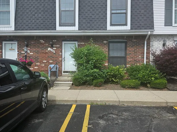 21739 Hidden Rivers Dr N #62, Southfield, MI 48075