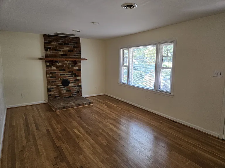 107 Covey Rd — Photo 4