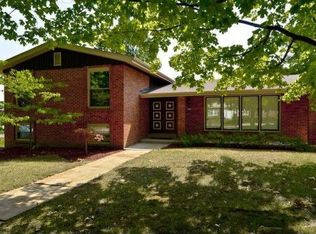 9006 Laurel Crest Dr, Saint Louis, MO 63126