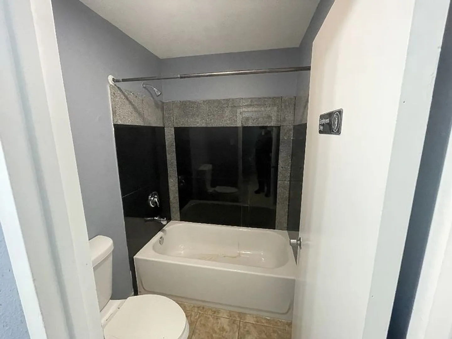 Centrally located condo studio in Orlando! - next to Florida Mall - all utilities included! — Photo 2