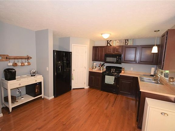 3rd image of 3277 Hidden Brook Dr