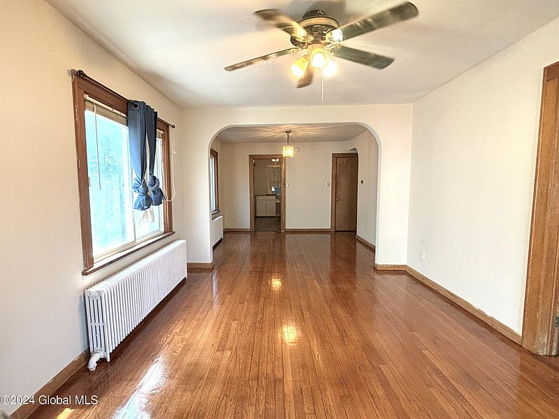 3rd image of 22 Woodside Avenue