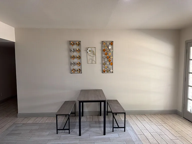 Eating table