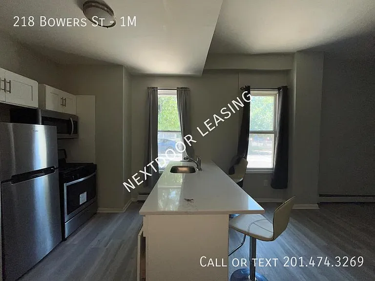 218 Bowers St #1M — Photo 3