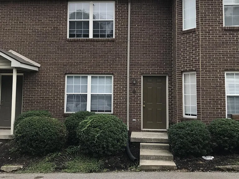 425 Dabney Dr — Photo 2