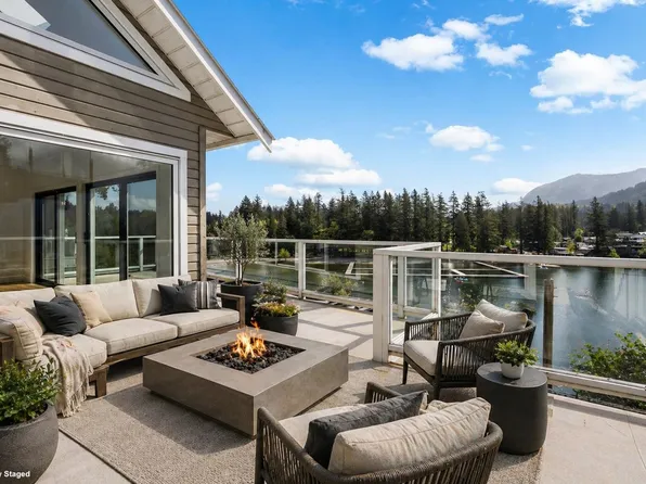 217 Lakeshore Dr, Fraser Valley, BC V2R 5A1