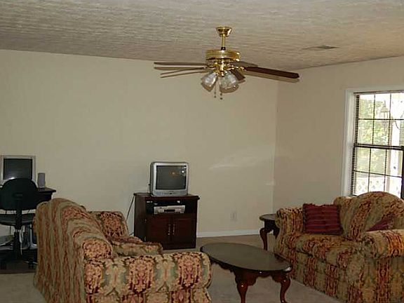 5th image of 999 Falconcrest Dr
