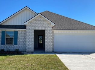 124 Lake Ridge Dr, Broussard, LA 70518