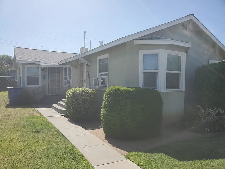 2014 Mayfair Dr W — Photo 1
