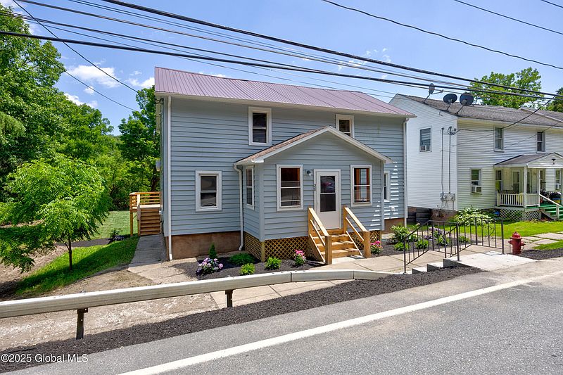 3rd image of 28 Gates Avenue