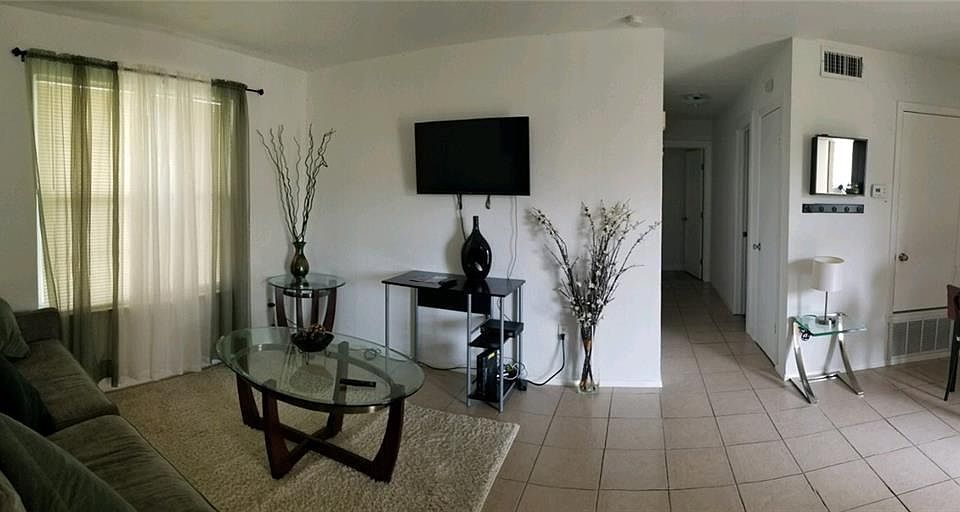 1st image of 902 E Leslie Cir #A