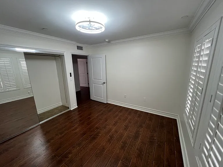 1621 Barry Ave #301 — Photo 7