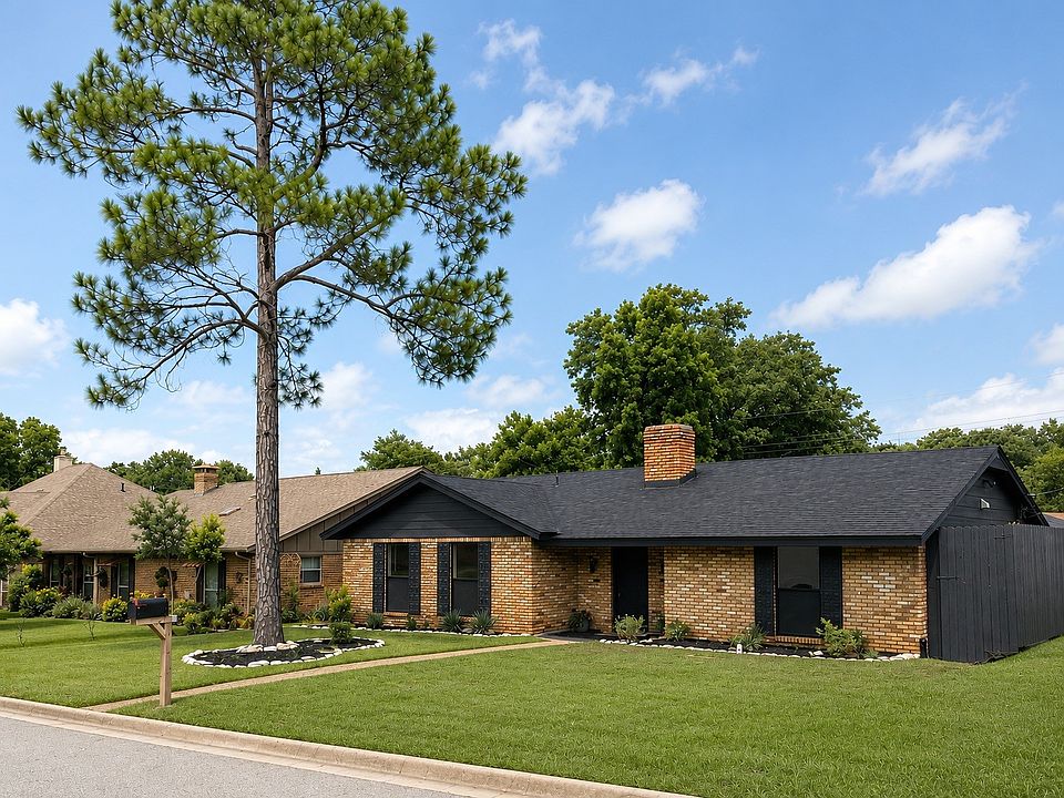 1st image of 321 Chisholm Trl