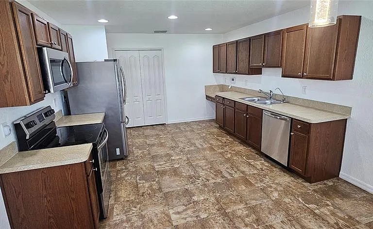240 Solis Dr — Photo 8