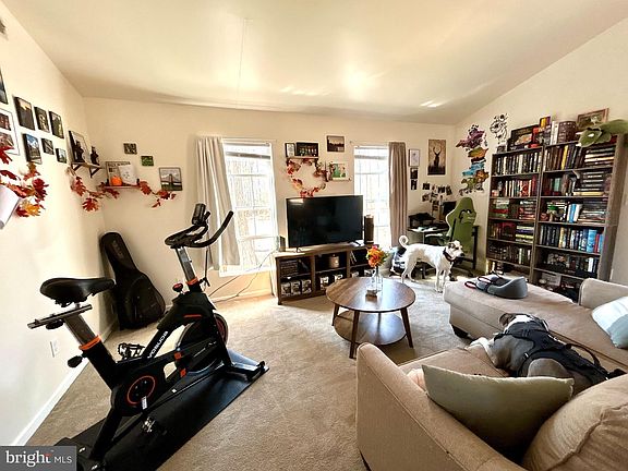 4th image of 208 Telegraph Rd