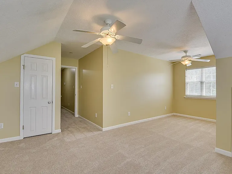 5755 Carriage Hills Dr — Photo 40