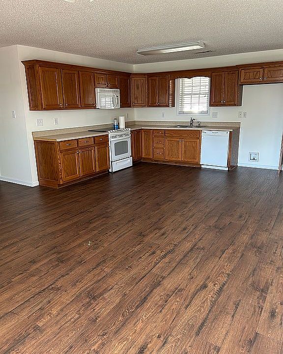 2nd image of 727 Larkwood Cir SW