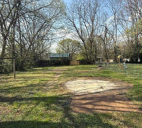 3rd image of 316 Russell Rd