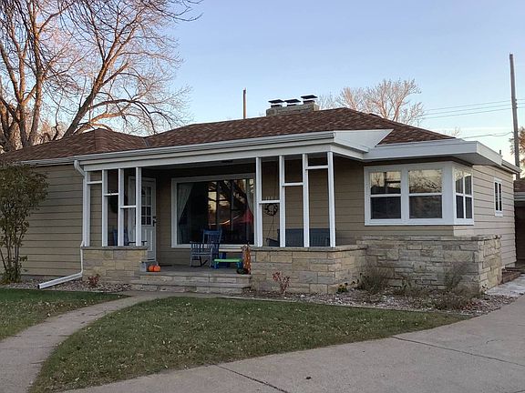 4th image of 1109 Davis St