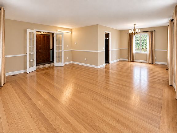 2nd image of 240 Ridgefield Rd #1