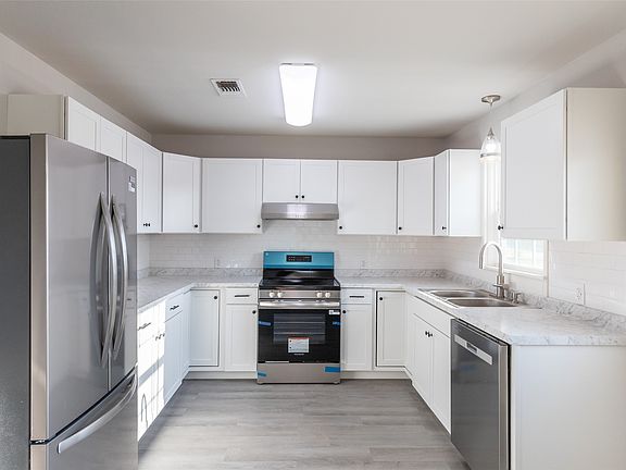 5th image of 821 Cherry Ln