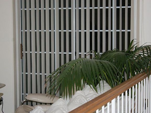 Living Room w/balcony view