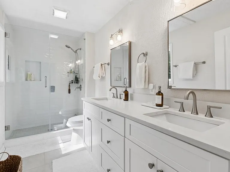2506 Kingsley Dr NE — Photo 6