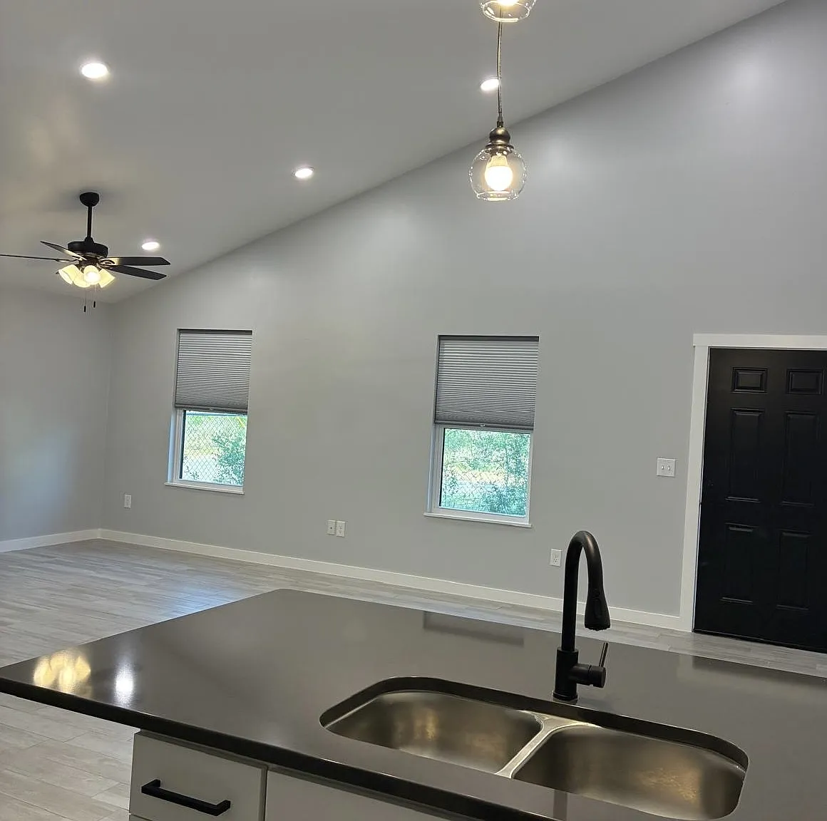 3 bed, 1200 sqft, $1,400 — Photo 2