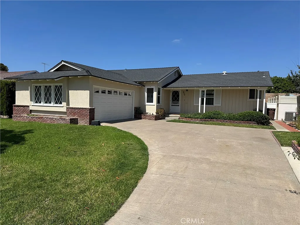 3 bed, 1253 sqft, $3,700 — Photo 1
