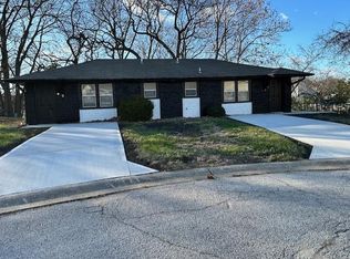 408 NE Westwind Dr APT B, Lees Summit, MO 64086