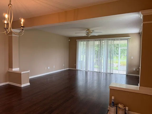 3 bed, 2.5 bath, 1704 sqft, $2,050 — Photo 3