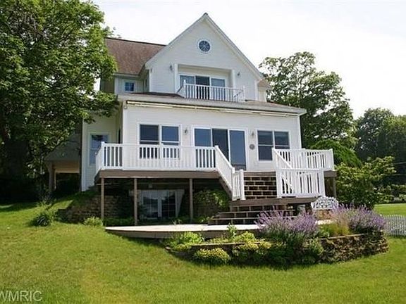 2nd image of 2057 Lakeway Dr