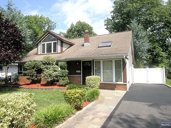 2nd image of 31 Greenwich Dr