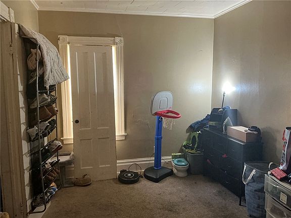 4th image of 328 Child St