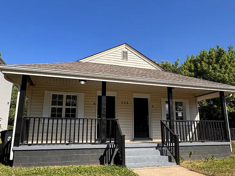 304 N Leach St — Photo 2