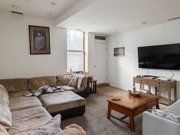 3rd image of 1124 W Eddy St #2H