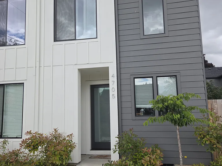 4705 NE 107th Ave — Photo 1