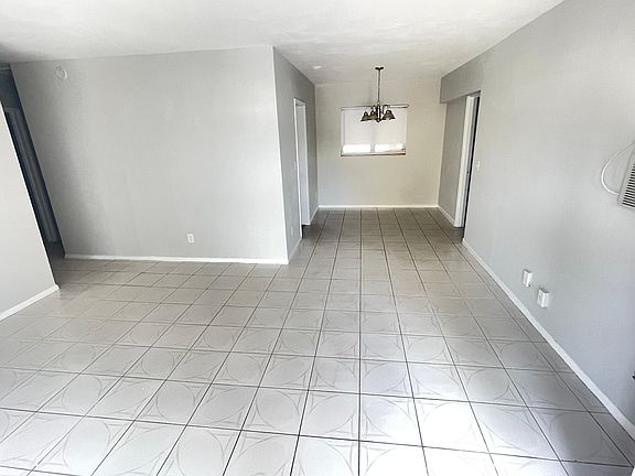3rd image of 1096 NE 157th Ter