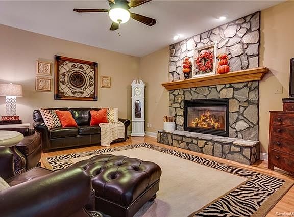 4th image of 810 Cedar Hill Ln